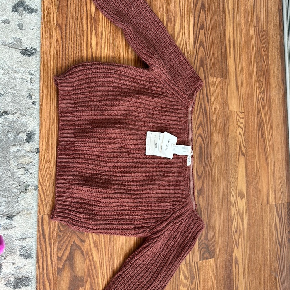 Women’s crop sweater - new with tags